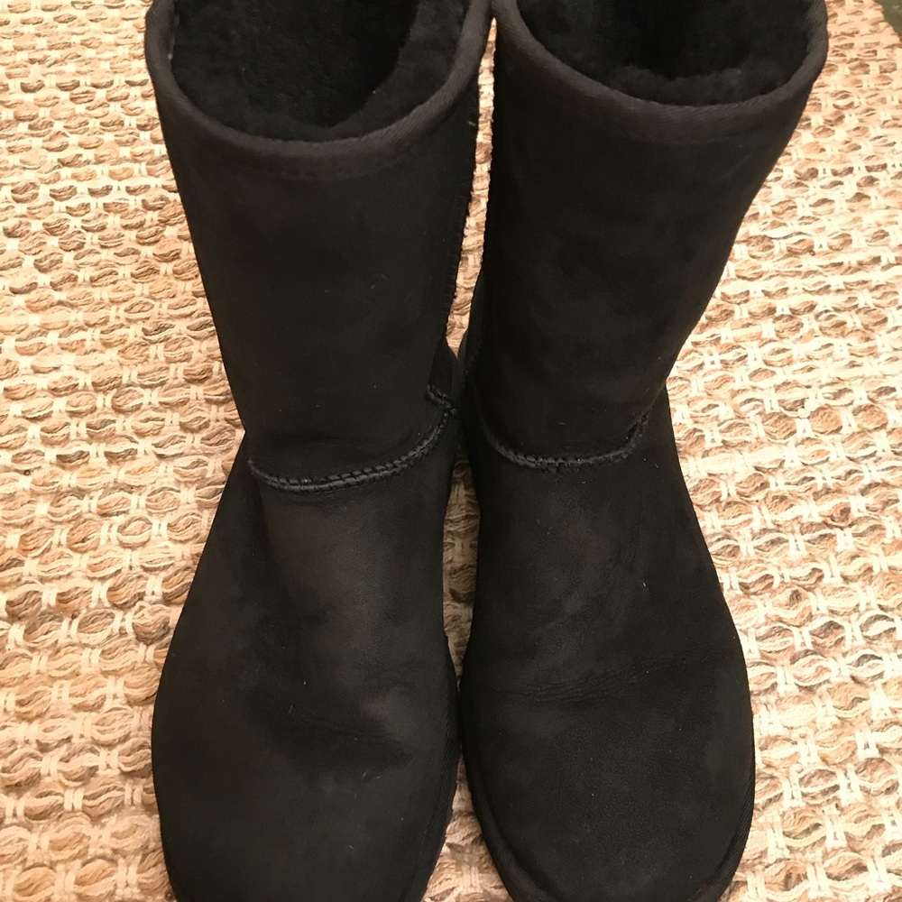 UGG SIZE 10 CLASSIC II SHORT BOOT